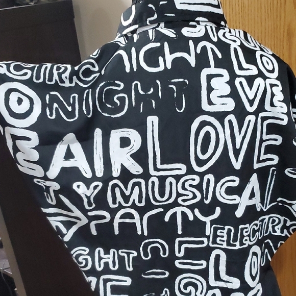 Live 4 Truth Black and White Graphic Button Down Shirt - Picture 6 of 8